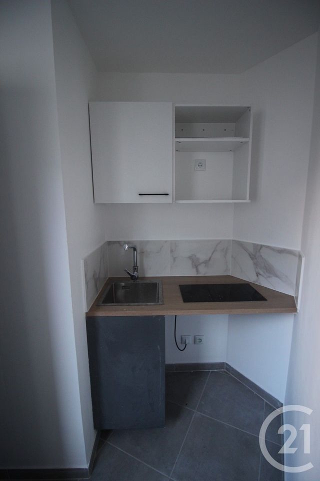 Appartement F1 &agrave; louer - 1 pi&egrave;ce - 10,94 m2 - St Valery En Caux - 76 - HAUTE-NORMANDIE