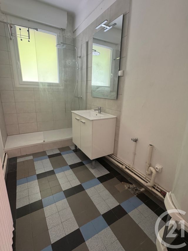 Afficher la photo en grand Appartement F4 à louer - 4 pièces - 111,10 m2 - Le Havre - 76 - HAUTE-NORMANDIE