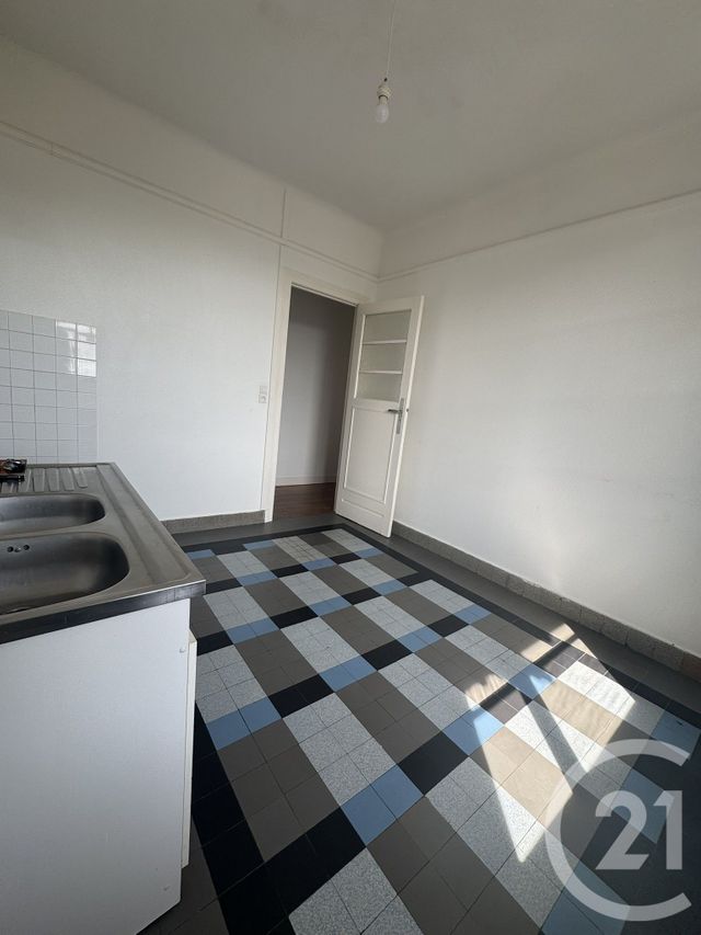 Afficher la photo en grand Appartement F4 à louer - 4 pièces - 111,10 m2 - Le Havre - 76 - HAUTE-NORMANDIE