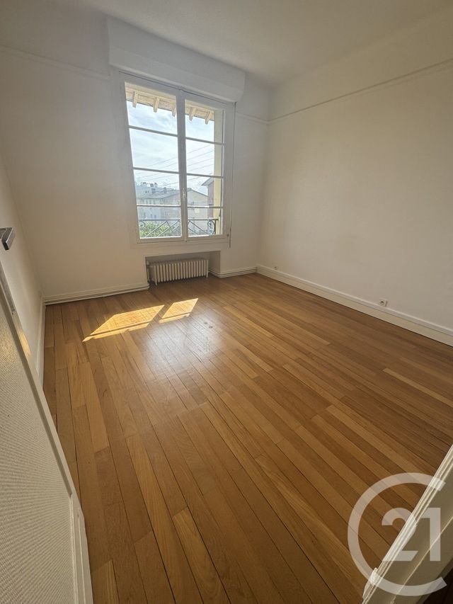 Afficher la photo en grand Appartement F4 à louer - 4 pièces - 111,10 m2 - Le Havre - 76 - HAUTE-NORMANDIE