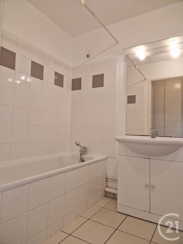Appartement &agrave; louer - 2 pi&egrave;ces - 48,42 m2 - Fecamp - 76 - HAUTE-NORMANDIE