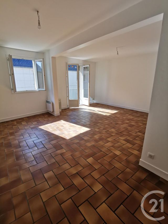 Appartement à louer - 2 pièces - 62,21 m2 - Fecamp - 76 - HAUTE-NORMANDIE