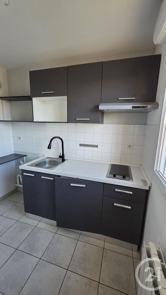 Afficher la photo en grand Appartement à louer - 2 pièces - 48,12 m2 - Fecamp - 76 - HAUTE-NORMANDIE