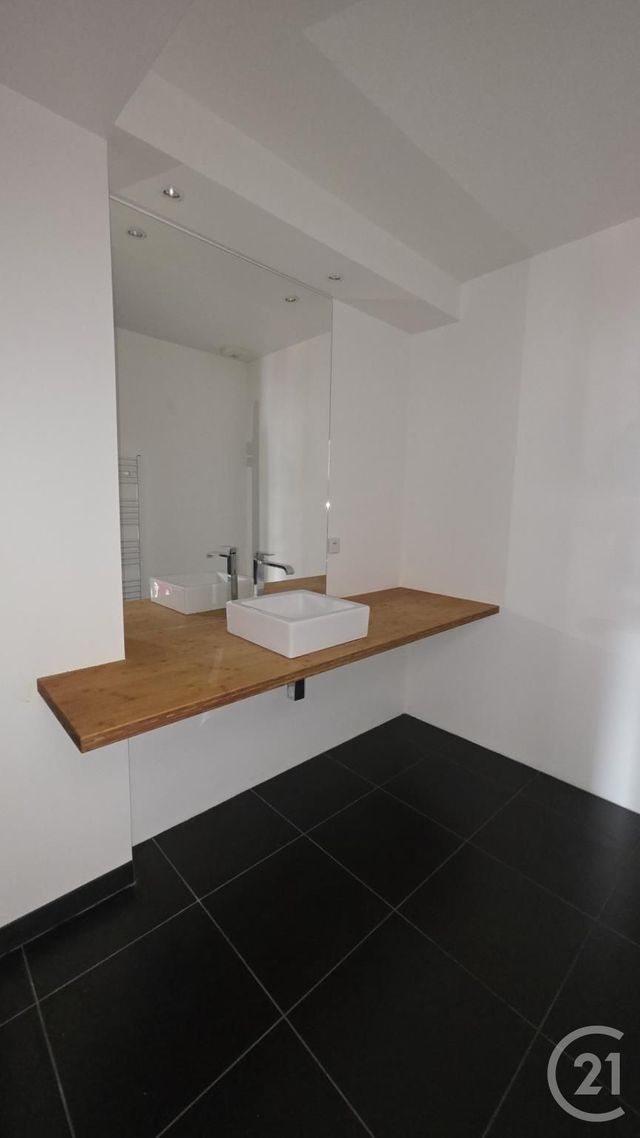 Appartement F2 à louer - 2 pièces - 64,65 m2 - Fecamp - 76 - HAUTE-NORMANDIE