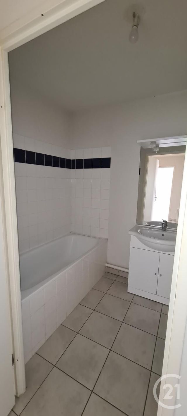 Appartement à louer - 2 pièces - 54,85 m2 - Fecamp - 76 - HAUTE-NORMANDIE