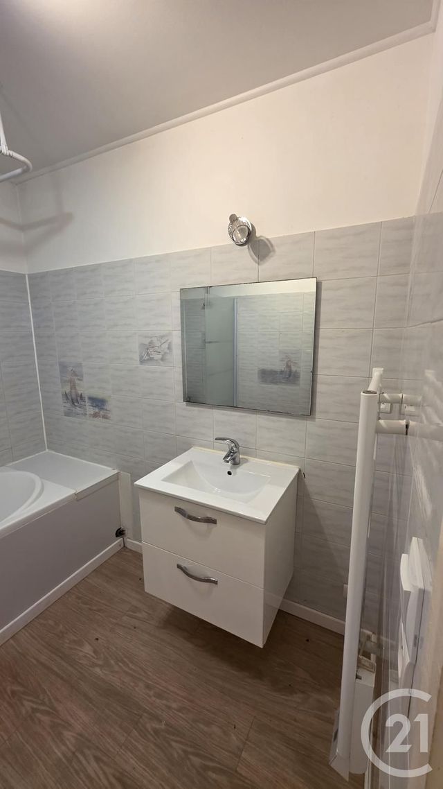 Appartement à louer - 4 pièces - 85,47 m2 - Fecamp - 76 - HAUTE-NORMANDIE