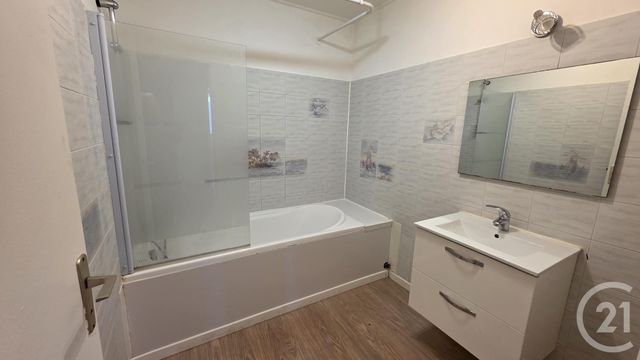 Appartement à louer - 4 pièces - 85,47 m2 - Fecamp - 76 - HAUTE-NORMANDIE