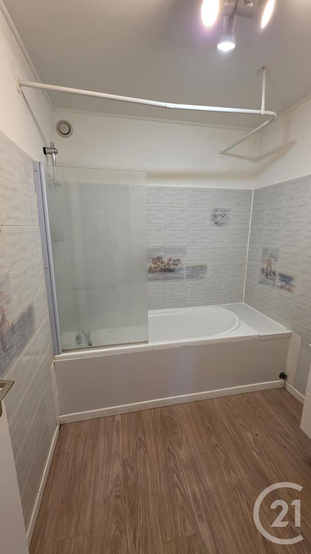 Appartement à louer - 4 pièces - 85,47 m2 - Fecamp - 76 - HAUTE-NORMANDIE