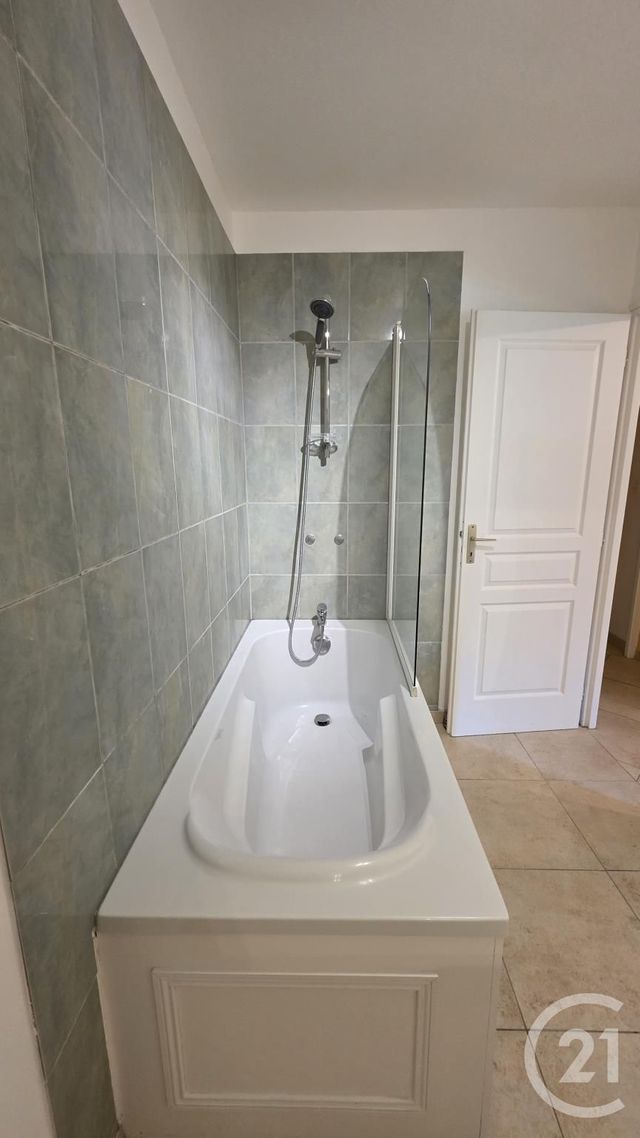 Maison &agrave; louer - 3 pi&egrave;ces - 110,10 m2 - Ypreville Biville - 76 - HAUTE-NORMANDIE