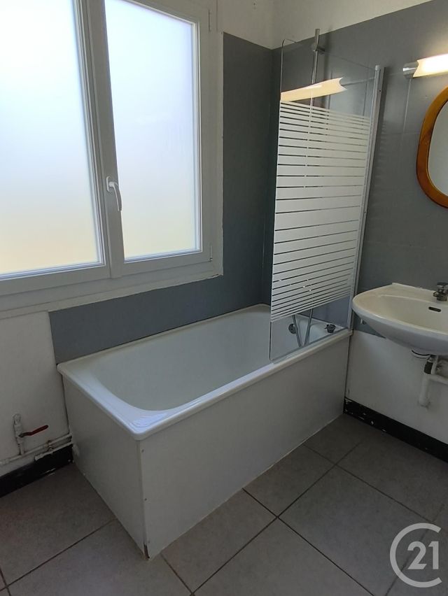 Maison &agrave; louer - 3 pi&egrave;ces - 85 m2 - St Pierre En Port - 76 - HAUTE-NORMANDIE